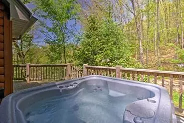 Mökkimajoitus Mins From Polar Express Train: Bryson City Cabin!