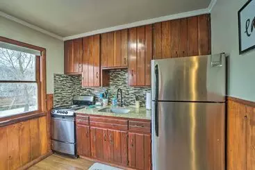 Mökkimajoitus Lakefront Eucha Escape W/ Views & Boat Slip!