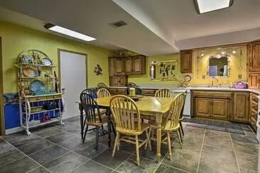 Mökkimajoitus Lily Pad Oasis W/ Dock On Lake Of The Ozarks!