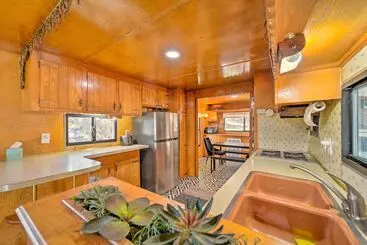 Mökkimajoitus Waterfront Payson Escape W/ Private Hot Tub & Deck