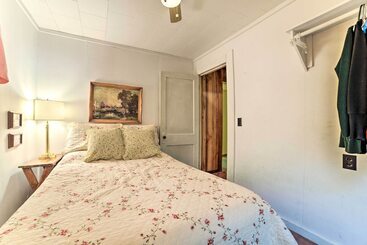 Peaceful Hazel Cottage W/ Deck & Yard!