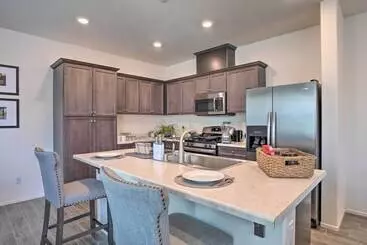 コテージ Tasteful Menifee Home: Patio, By Theme Parks!