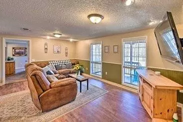 Whispering Oaks  Broken Bow Cottage Near Hiking!