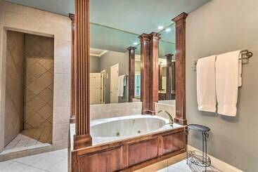 کلبه Dock, Hot Tub & Kayaks: Luxe Hot Springs Lakehouse