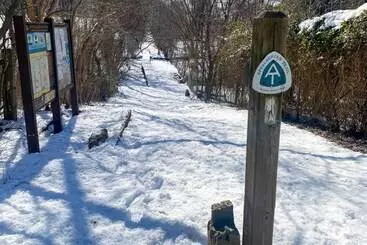 Mökkimajoitus Modern Mountain Retreat W/ Deck + Hot Tub!