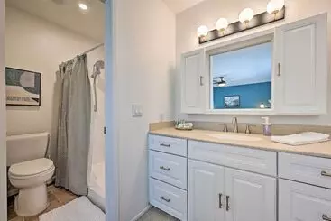 コテージ Modern Oceanside Home W/ Pool & Putting Green