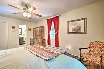 Mökkimajoitus Rustic Adirondacks Home W/ Hot Tub & Lake Access!