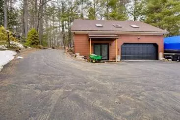 コテージ Cozy Ossipee Vacation Rental: Walk To Beach!