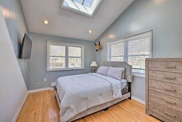 Kır Evi Cozy Tobyhanna Retreat W/ Hot Tub & Game Room!