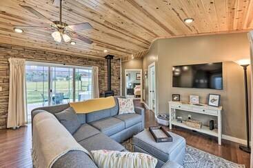 Landhus Modern Marlinton Home W/ Hot Tub & Mtn Views!