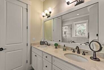 بيت ريفى Beach Oasis W/ Pool Access, ~ 1 Mi To Shore!