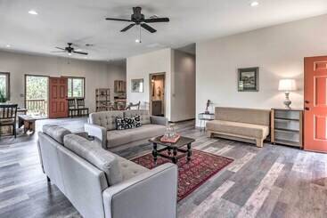 بيت ريفى Modern Mtn Home W/ Sports Court, Near Alto Lake!