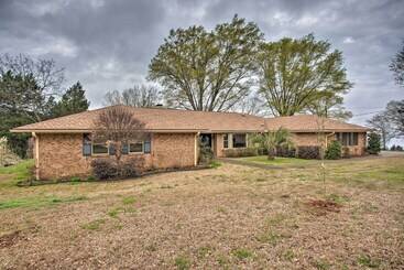 بيت ريفى Roomy Texas Lake Retreat W/ Private Boat Ramp