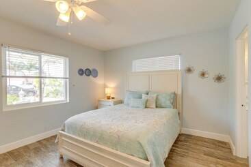 بيت ريفى Canal Front Home W/ Private Pool & Dock!