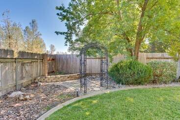 کلبه Redding Home W/ Patio Near Fishing!