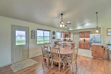 بيت ريفى Columbia Falls Home W/ 1 Acre Yard & Views!