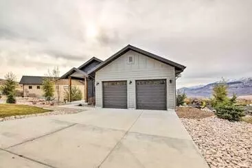 Mökkimajoitus Eden Home W/ Stunning View ~ 6 Mi To Skiing!