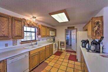 Dom wiejski New Mexico Cabin Hideaway W/ Eagle Nest Lake Views