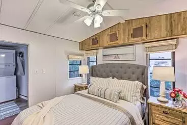 Mökkimajoitus Jensen Beach Home W/ Private Beach Access!