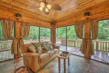 بيت ريفى Quiet Inverness Log Cabin W/ Furnished Deck!