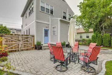 Renovated Barrington Cottage W/ Beach Access!