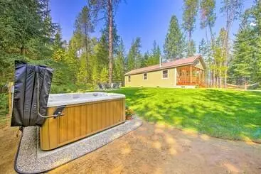 コテージ Rustic Chic Woodland Hideaway W/ Hot Tub!