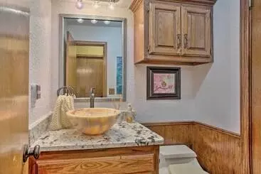 Kır Evi Spacious Bethany Home Near Lake Overholser!