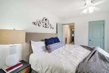 کلبه Tulsa Vacation Home ~ 3 Mi To Downtown