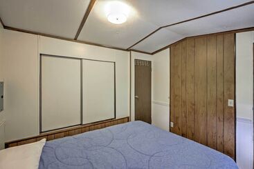 بيت ريفى Charming Silver Springs Cabin W/ Forest Views!