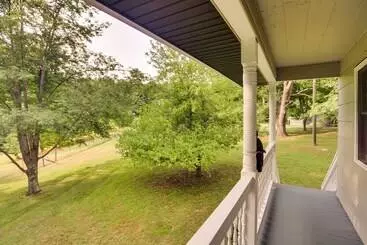 Cozy  Nonny Cottage  Near Appalachian Trail!