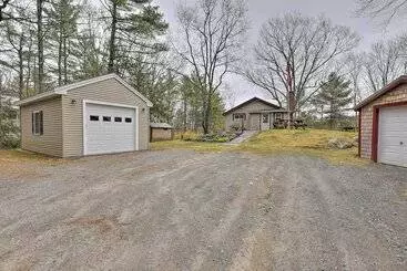 Walk To Marina: Cute Gilford Cottage W/ Grill