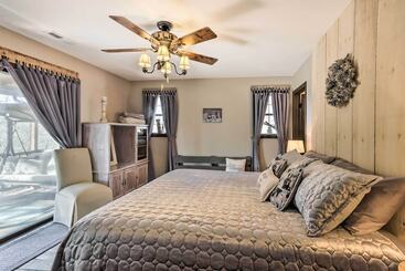 Dom wiejski Joshuas Lodge W/ Hot Tub + Mountain Views!