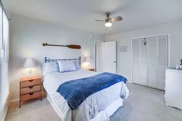 Mökkimajoitus Nfl Draft Home Near Lambeau: Private Beach & Deck!