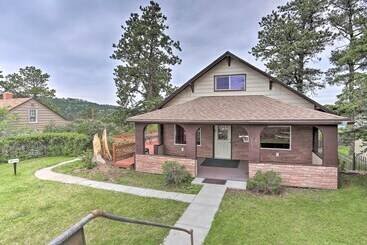 Dom wiejski Lovely Black Hills Area Home: Covered Porch & Deck