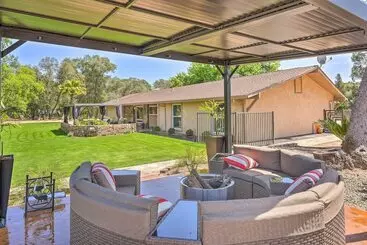 コテージ Luxe Granite Bay Home W/ Hot Tub, Fire Pits!