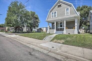 کلبه Sioux Falls Abode W/ Fire Pit   1 Mi To Dtwn!