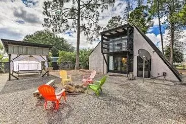 Mökkimajoitus Authentic Clewiston Home W/ Outdoor Game Area