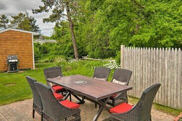 Charming Hyannis Cottage: 1 Mi To Beach!