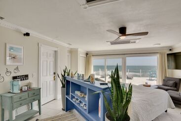 별장 Flagler Beach Oceanfront Haven W/ Hot Tub!