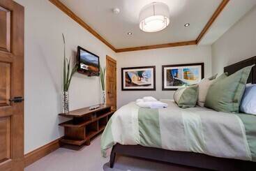 Downtown Breckenridge Cottage: Walk To Main St!