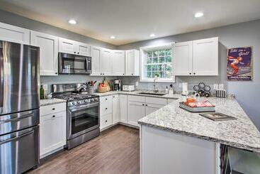 کلبه Modern Family Home ~ 10 Mi To Ski Cranmore Mtn!