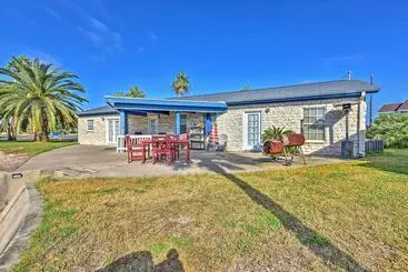 コテージ Spacious Waterfront Rockport Home W/ Private Dock!