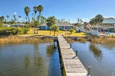 Mökkimajoitus Waterfront Callaway Bayou Home W/ View & Boat Slip