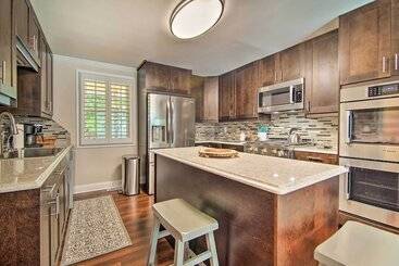 Сельский дом Sun Lit Lake Geneva Sanctuary W/ Bbq Patio!