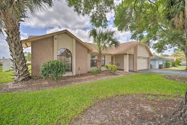 Dom wiejski ~ 5 Mi To Theme Parks: Kissimmee Home W/ Pool