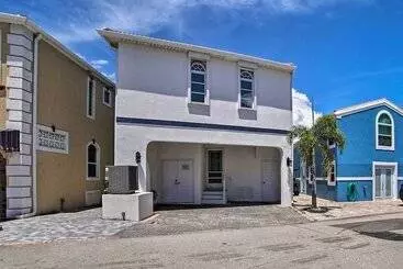 Mökkimajoitus Waterfront Nettles Island Beach House: Pool Access