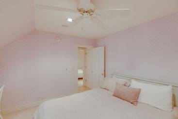 بيت ريفى Pool, Hot Tub & Outdoor Theater: Franklin Retreat