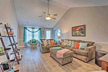Сельский дом Beach Themed Retreat: 10 Mi To Downtown Charleston