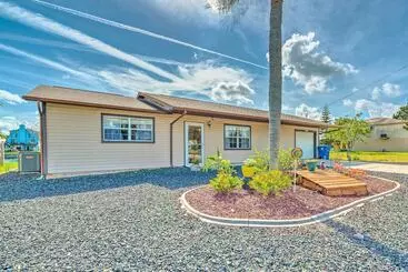 コテージ Waterfront Retreat W/ Kayaks & Private Dock!