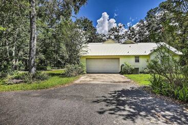 Dom wiejski Charming Waldo Getaway Near Lake Santa Fe!